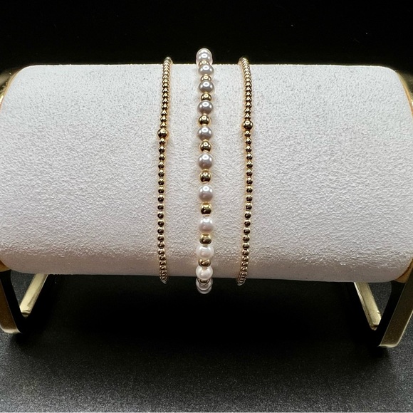 The Pearl Stack - Set of 3 Bracelets made with 14k Gold Filled & Pearl B… - Picture 4 of 6
